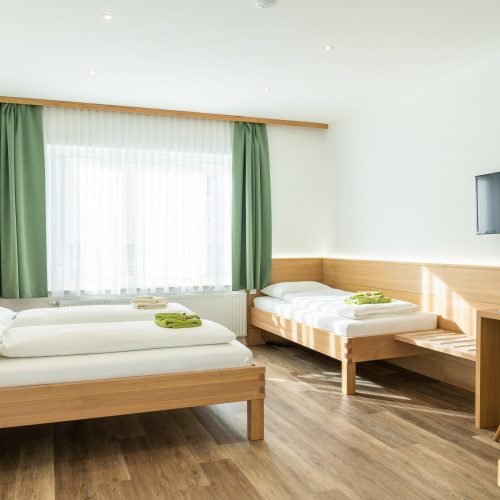 FLOECKNER B&B Salzburg Dreibett Zimmer